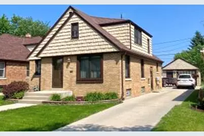 2750 N Carlton Pl, Milwaukee, WI 53210 - Photo 1