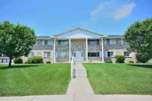 10464 W Whitnall Edge Dr, Franklin, WI 53132 - Photo 1