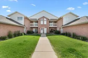 W241N2581 E Parkway Meadow Circle, Pewaukee, WI 53072 - Photo 1