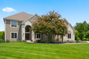 842 Ringtail Ct, Pewaukee, WI 53072 - Photo 1