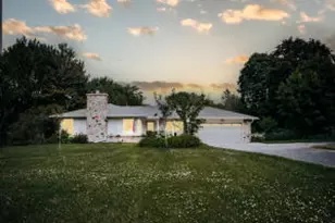 W277N1668 Lakeview Dr, Pewaukee, WI 53072 - Photo 1