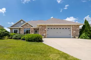 449 Tahoe Ln, Hartford, WI 53027 - Photo 1