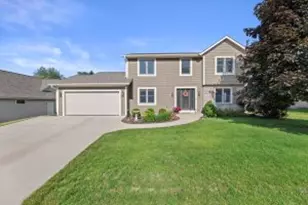 371 Thurow Dr, Oconomowoc, WI 53066 - Photo 1