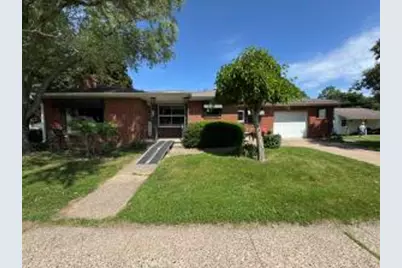 34  Elm St, La Crescent, MN 55947 - Photo 1