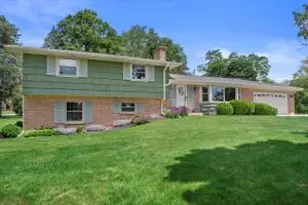 2460 Kevenauer Dr, Brookfield, WI 53005 - Photo 1