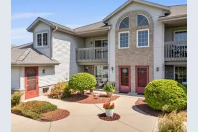 757  Quinlan Dr, Pewaukee, WI 53072 - Photo 1