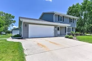 8940 S Patricia Blvd, Oak Creek, WI 53154 - Photo 1