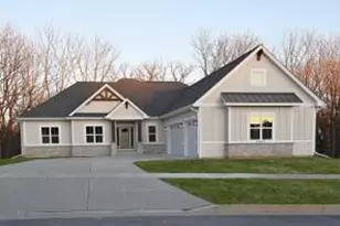 W252N5592 Cres Hl Dr, Sussex, WI 53089 - Photo 1