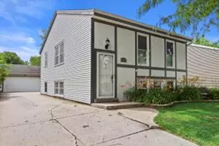 1716 Michael Dr, Waukesha, WI 53189 - Photo 1