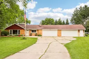 W262S3159 View Dr, Waukesha, WI 53189 - Photo 1