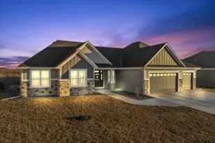 896 Kohlwey Dr, Grafton, WI 53024 - Photo 1