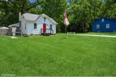 806  Fox Ln, Salem Lakes, WI 53168 - Photo 1