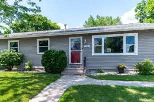 1105 Lake St, Onalaska, WI 54650 - Photo 1