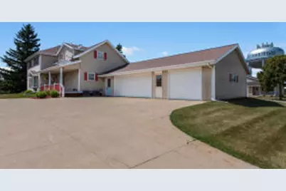 947  Broadmoore Dr, Hartford, WI 53027 - Photo 1