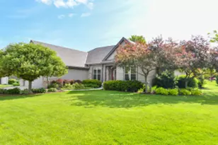 647 Hickory Hollow Rd, Racine, WI 53185 - Photo 1