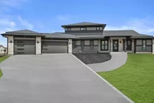 N54W19358 Broadwing Pl, Menomonee Falls, WI 53051 - Photo 1