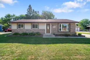 172 S Regis Rd, Saukville, WI 53080 - Photo 1