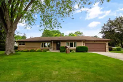 2885  Burlawn Pkwy, Brookfield, WI 53005 - Photo 1