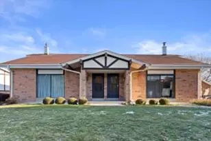 W54N107 McKinley Ct, Cedarburg, WI 53012 - Photo 1