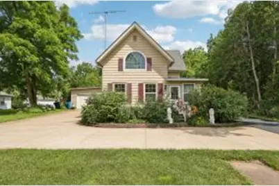 318 W Walworth St, Elkhorn, WI 53121 - Photo 1