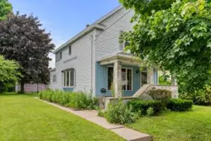 842 N 10th St, Manitowoc, WI 54220 - Photo 1