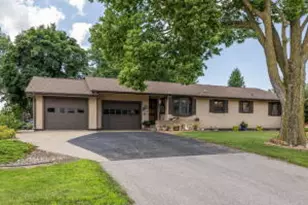 1554 Young Dr, Onalaska, WI 54650 - Photo 1