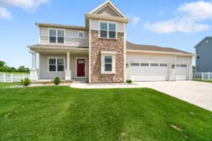 11528 W Meadowview Dr, Franklin, WI 53132 - Photo 1