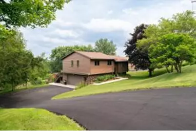 734  4th St, La Crescent, MN 55947 - Photo 1