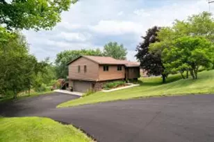 734 4th St, La Crescent, MN 55947 - Photo 1