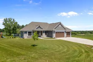 4884 Dixie Ct, Port Washington, WI 53074 - Photo 1
