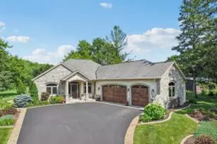 W276N1728 Spring Creek Dr, Pewaukee, WI 53072 - Photo 1