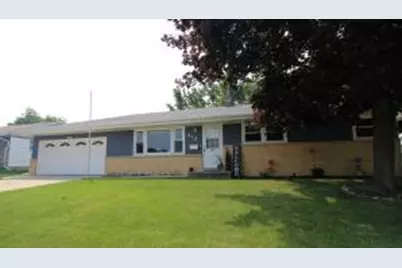 815  Redwood St, West Bend, WI 53095 - Photo 1