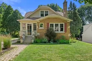 541 Highlandview Dr, West Bend, WI 53095 - Photo 1