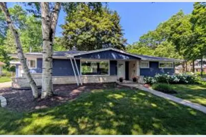 W57N793  Hawthorne Ave, Cedarburg, WI 53012 - Photo 1