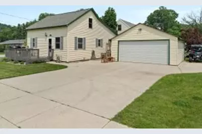 513 N 41st St, Manitowoc, WI 54220 - Photo 1