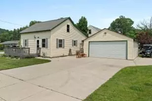513 N 41st St, Manitowoc, WI 54220 - Photo 1
