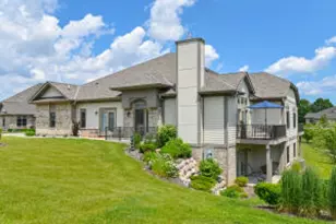 7546 W Tuckaway Pines Cir, Franklin, WI 53132 - Photo 1