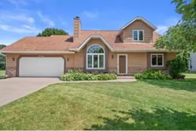 W199N11348  Rosewood Ave, Germantown, WI 53022 - Photo 1