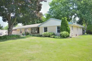 7100 N Parkview Dr, Lannon, WI 53046 - Photo 1