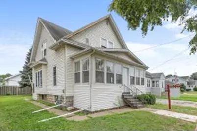 917 W 6th Ave, Oshkosh, WI 54902 - Photo 1