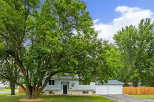 1601 Holley St, Holmen, WI 54636 - Photo 1