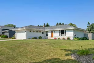 8465 S Woodvale Dr, Oak Creek, WI 53154 - Photo 1