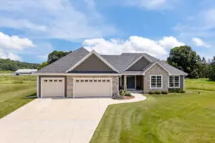 286 Nagel Ln, Richfield, WI 53017 - Photo 1