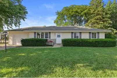 N92W17382  Forest Dr, Menomonee Falls, WI 53051 - Photo 1