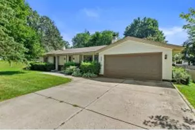 743  Chesham Ct, Hartland, WI 53029 - Photo 1