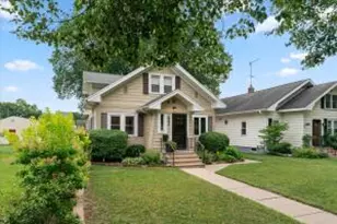 421 23rd St, La Crosse, WI 54601 - Photo 1