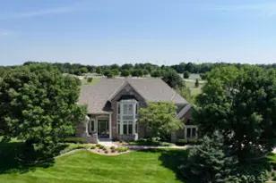 N70W14619 Terrace Dr, Menomonee Falls, WI 53051 - Photo 1