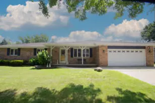 869 Briar Ct, Watertown, WI 53094 - Photo 1