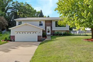 422 Scott Ct, Hartford, WI 53027 - Photo 1