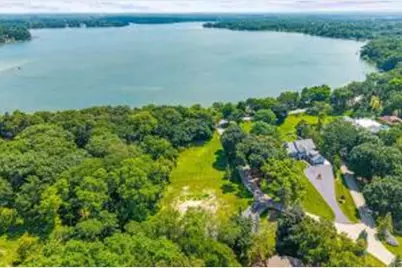 1  Earling Ct, Oconomowoc Lake, WI 53066 - Photo 1